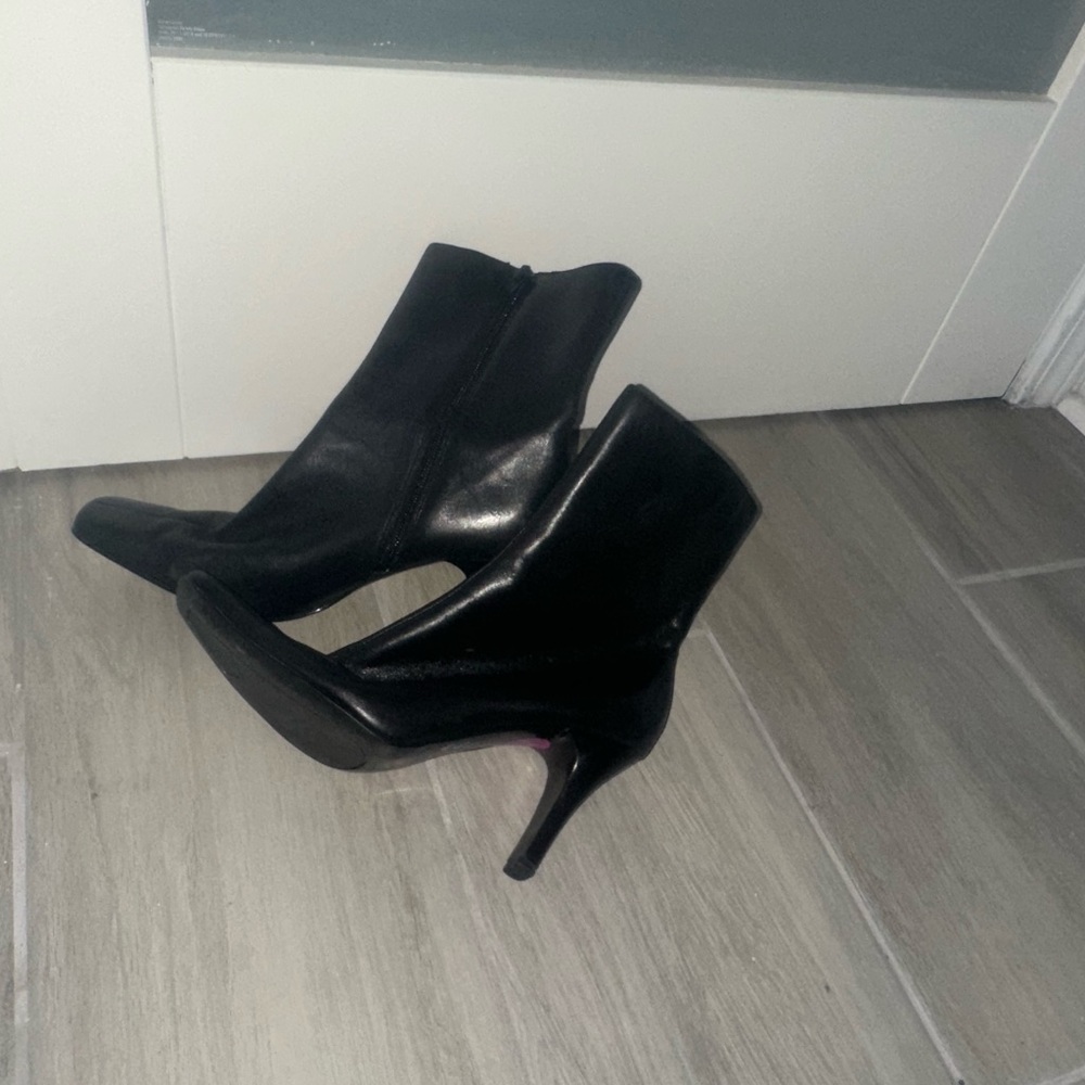 Nine West Black Leather Heeled Bootie - Picture 3 of 3